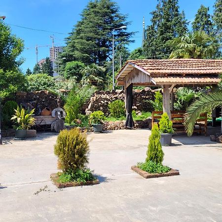 Guesthouse Gocha Beridze Batumi Exterior foto